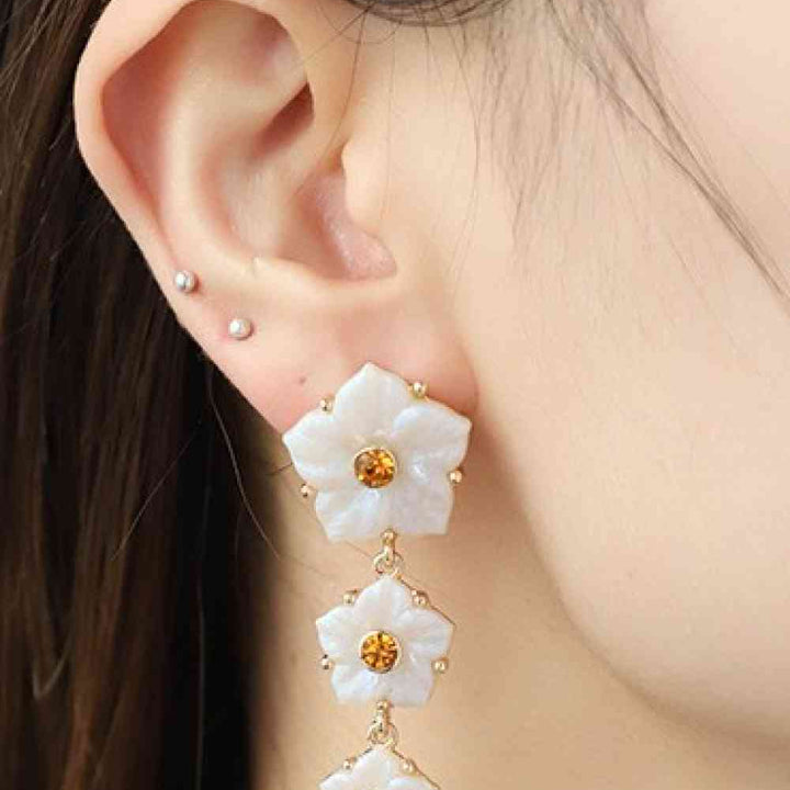 Contrast Resin Flower Earrings